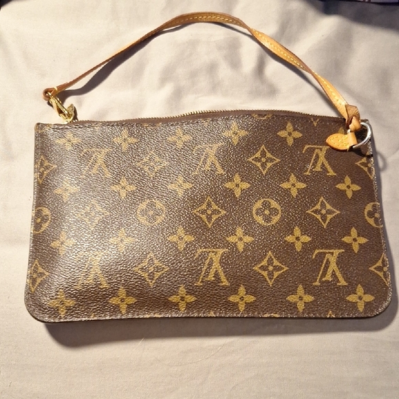 Louis Vuitton Brown and Gold Monogram Clutch - Picture 6 of 11